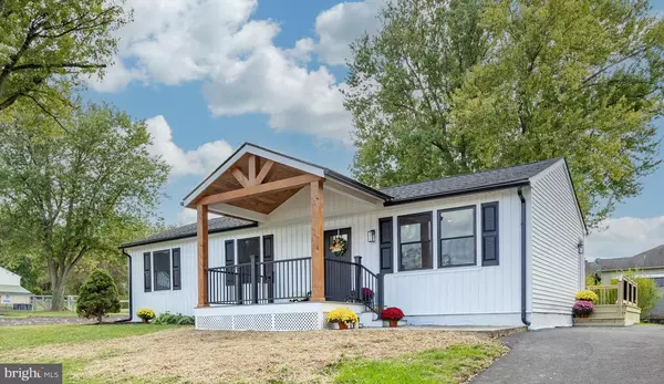 704 W BRIDGE ST, Parkesburg, PA 19365