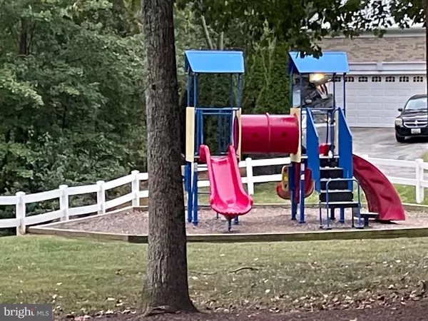 Waldorf, MD 20603,2461 STREAMVIEW DR