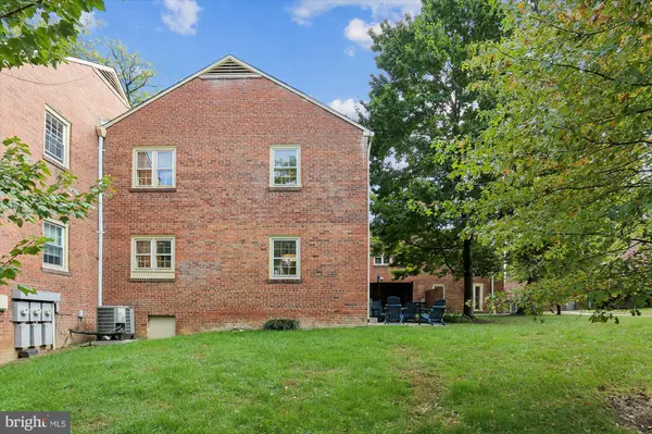 Chevy Chase, MD 20815,6734 HILLANDALE RD #9