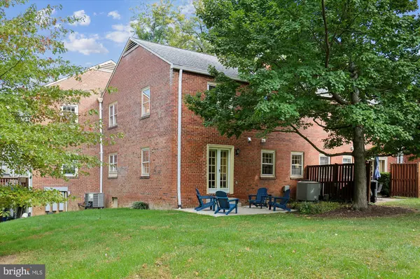 Chevy Chase, MD 20815,6734 HILLANDALE RD #9