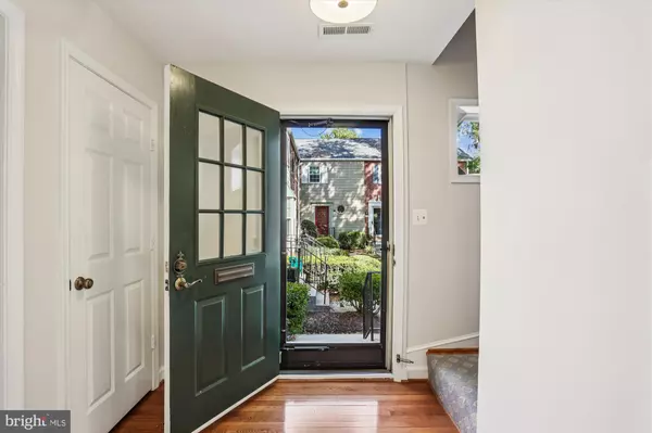 Chevy Chase, MD 20815,6734 HILLANDALE RD #9