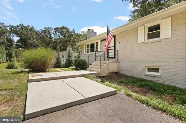 11929 WAPLES MILL RD, Oakton, VA 22124