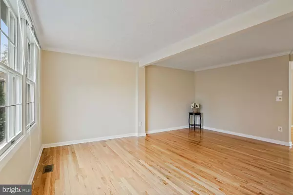 Falls Church, VA 22043,2051 GERVAIS DR