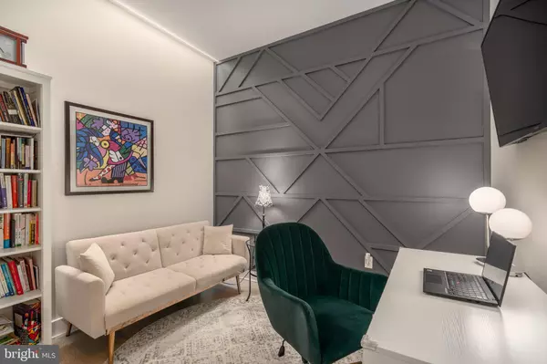 Alexandria, VA 22301,737 SWANN AVE #504