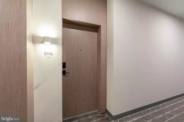 Alexandria, VA 22301,737 SWANN AVE #504