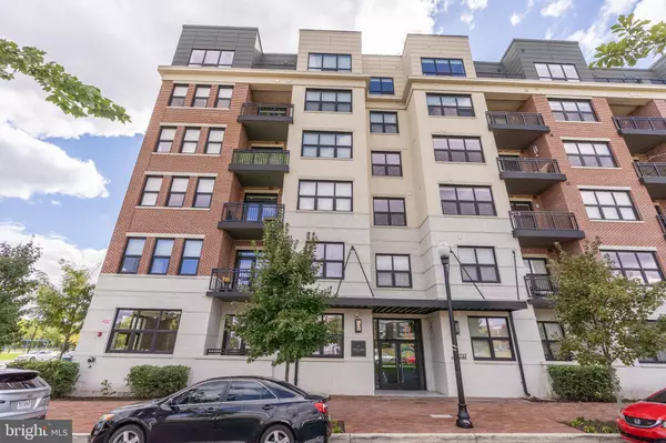Alexandria, VA 22301,737 SWANN AVE #504