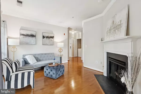 Alexandria, VA 22311,4561 STRUTFIELD LN #3305
