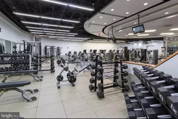 Arlington, VA 22209,1121 ARLINGTON BLVD #327