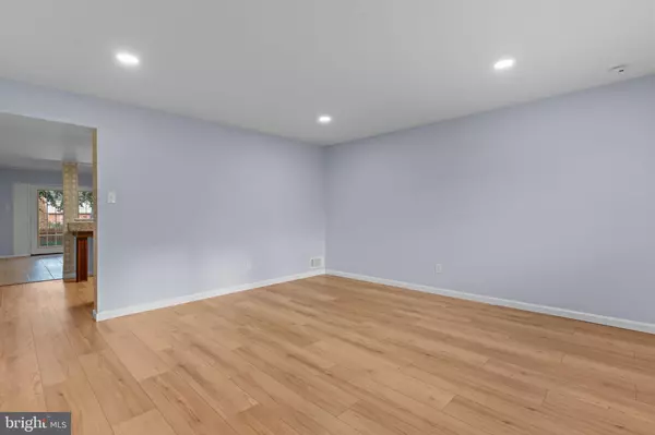 Philadelphia, PA 19115,9823 BONNER ST