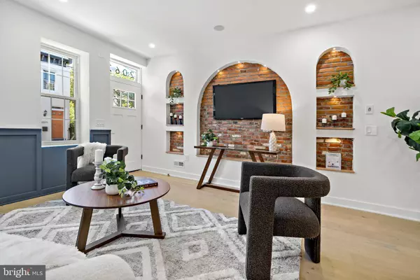 Philadelphia, PA 19125,2062 E ARIZONA ST