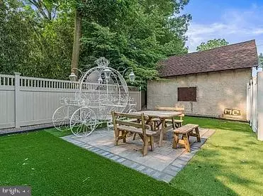 Narberth, PA 19072,344 MEETING HOUSE LN #1