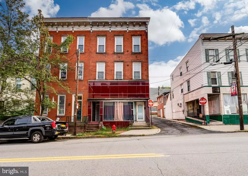 621 W MARKET ST, Pottsville, PA 17901