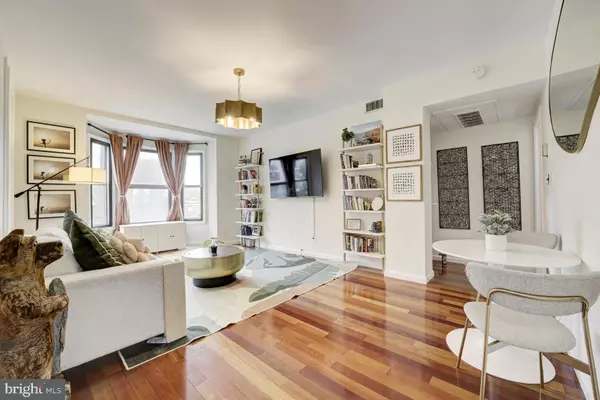 Washington, DC 20009,1669 COLUMBIA RD NW #304