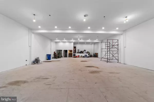 Philadelphia, PA 19130,1642-44 RIDGE AVENUE