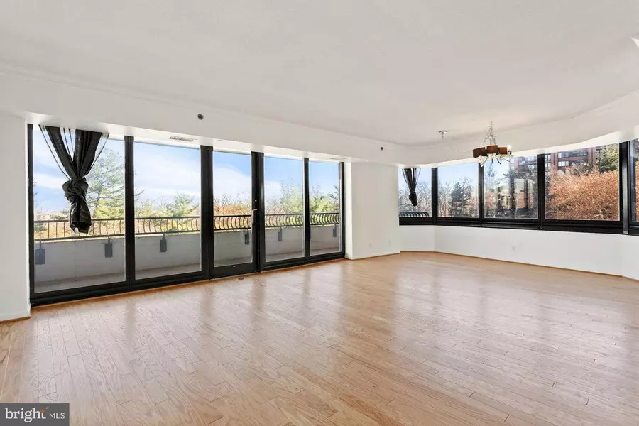 1200 CRYSTAL DR #313, Arlington, VA 22202