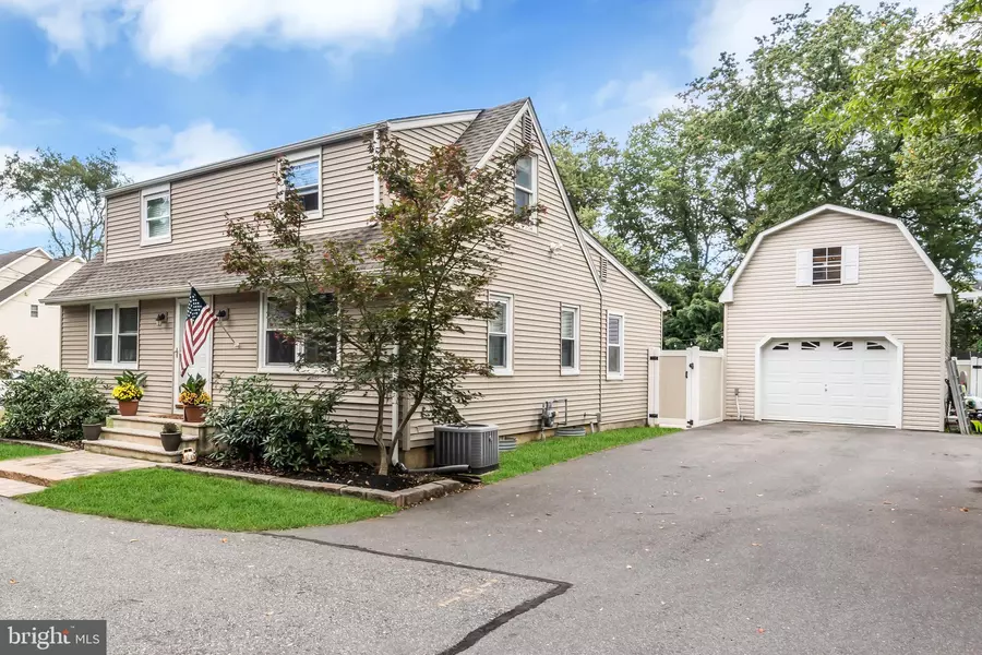 8 CULVER LN, East Brunswick, NJ 08816