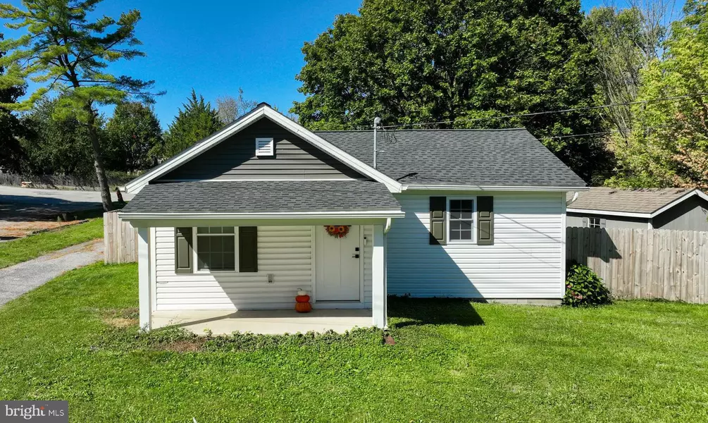 15 BURKHOLDER RD, Red Lion, PA 17356