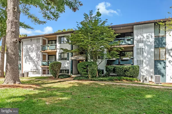Falls Church, VA 22042,2844 DOVER LN #103