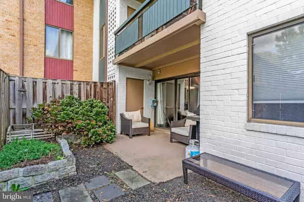 Falls Church, VA 22042,2844 DOVER LN #103