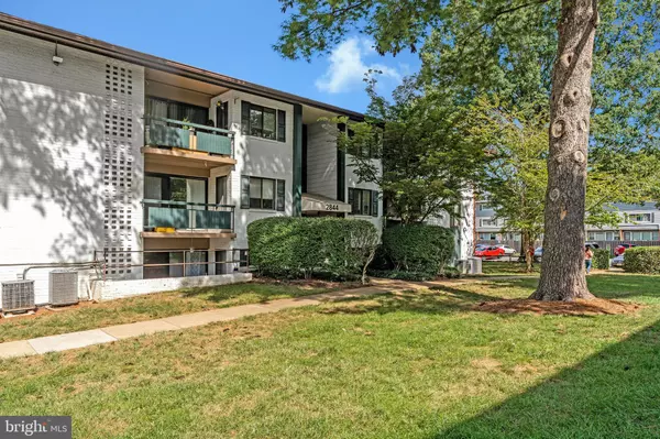 2844 DOVER LN #103, Falls Church, VA 22042