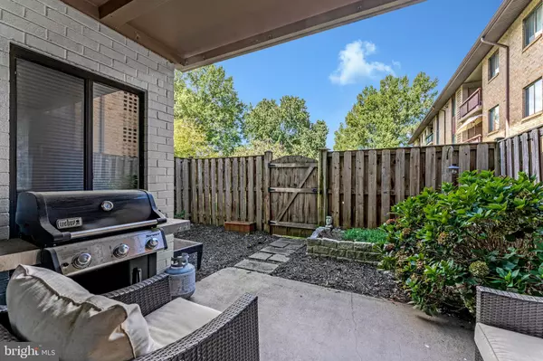 Falls Church, VA 22042,2844 DOVER LN #103