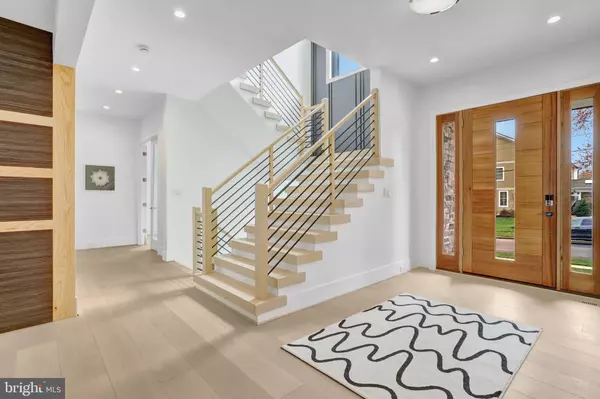 Mclean, VA 22101,6820 BROYHILL ST