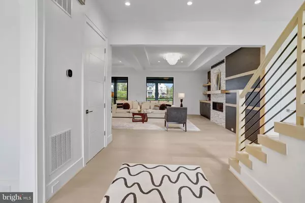 Mclean, VA 22101,6820 BROYHILL ST