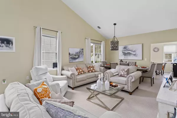 Hamilton, NJ 08690,151 MEADOWLARK DR