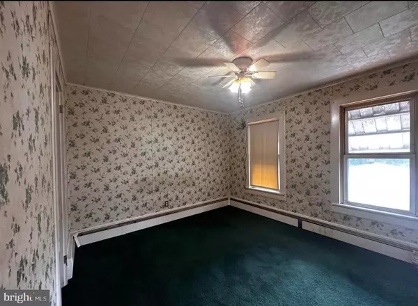 Shamokin, PA 17872,17 N ANTHRACITE ST