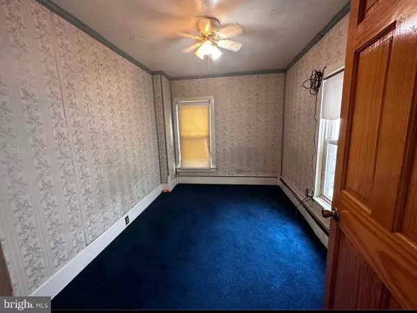 Shamokin, PA 17872,17 N ANTHRACITE ST