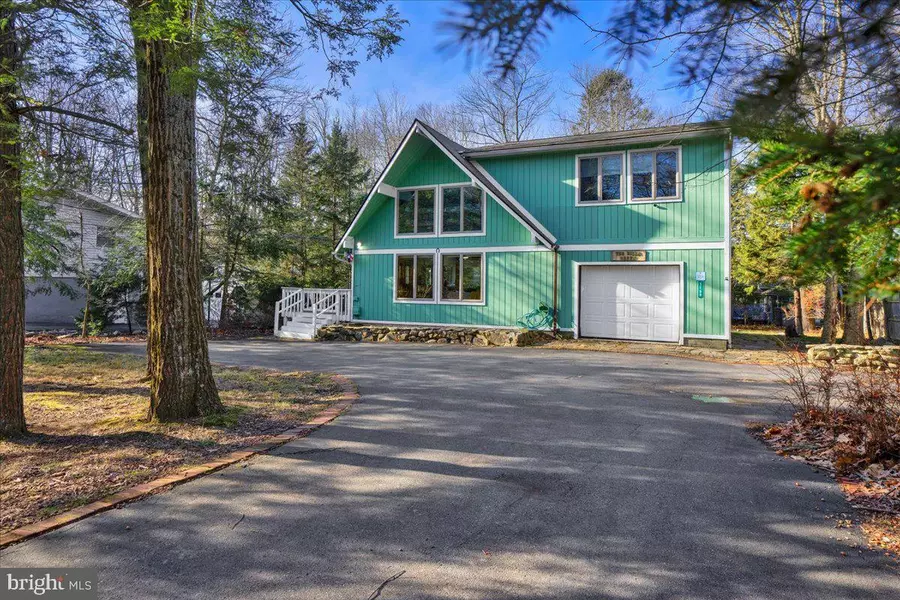 1159 THUNDER DR, Pocono Summit, PA 18346