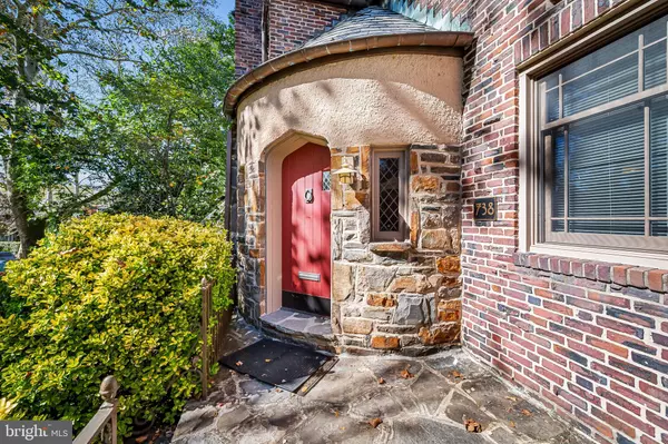 Baltimore, MD 21212,738 E LAKE AVE