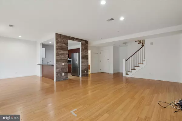 Philadelphia, PA 19123,934-50 N 3RD ST #310
