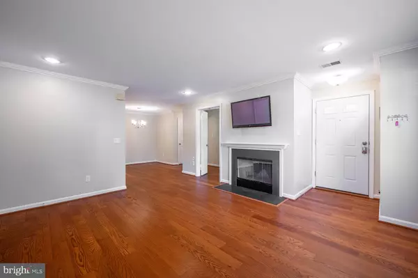 Alexandria, VA 22310,6052-A ESSEX HOUSE SQ #6052A