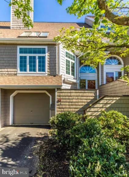 Chesterbrook, PA 19087,8 WELLFLEET LN