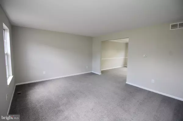 Sicklerville, NJ 08081,7 EDGEWATER CT