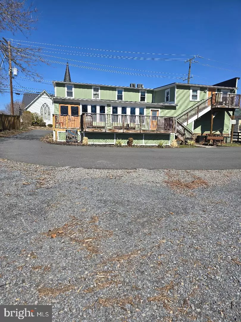 Round Hill, VA 20141,6 W LOUDOUN ST