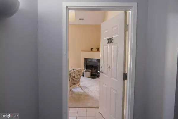 Annapolis, MD 21403,934 BAY RIDGE AVE #308