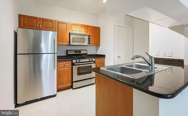 Herndon, VA 20171,12921 CENTRE PARK CIR #303