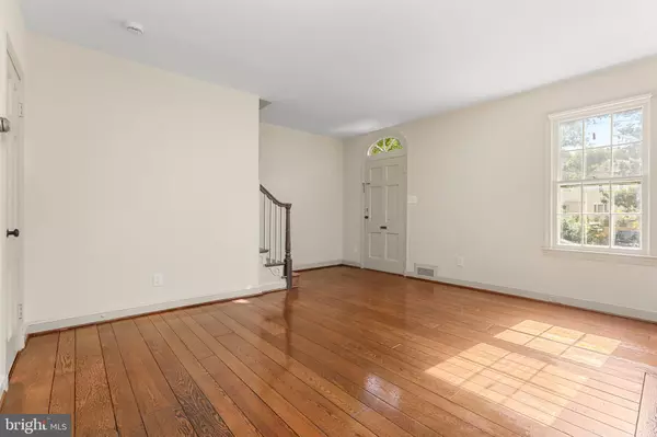 Washington, DC 20007,5025 V ST NW