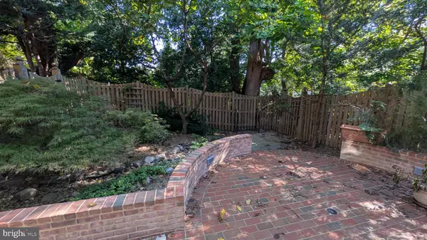 Mclean, VA 22101,1423 MCLEAN MEWS CT