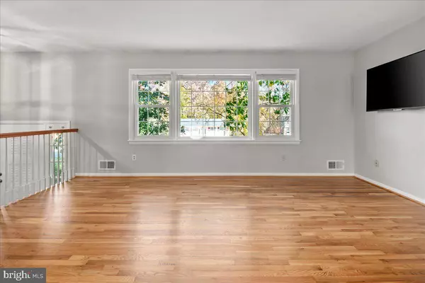 Alexandria, VA 22309,3026 BATTERSEA LN