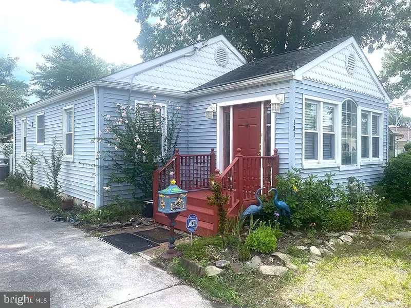 131 W GROVELAND AVE, Somers Point, NJ 08244