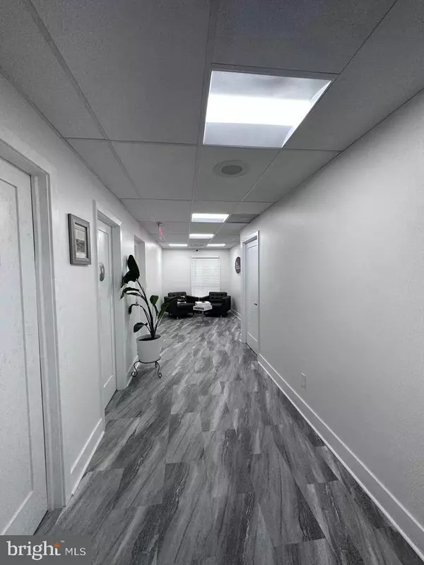 Fairfax, VA 22030,10617 JONES ST #101A