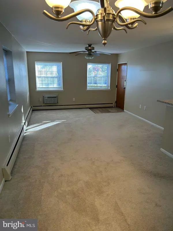 Aston, PA 19014,4701 PENNELL RD #J-11