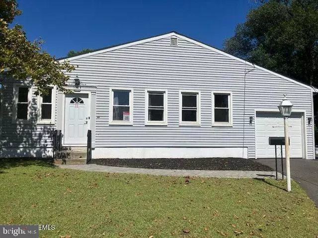 11 LAMMERS ST, Hazlet, NJ 07730