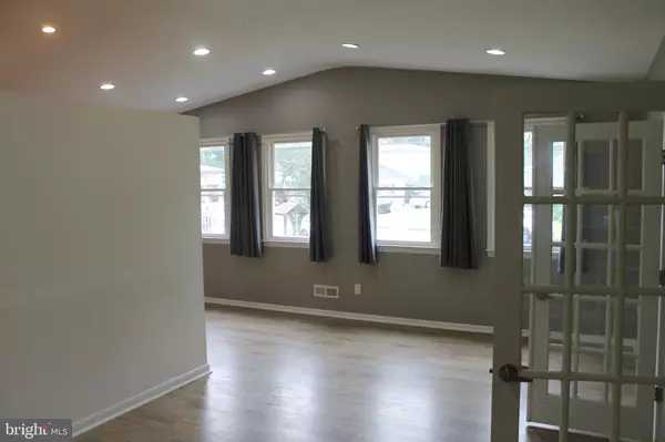 Hazlet, NJ 07730,11 LAMMERS ST