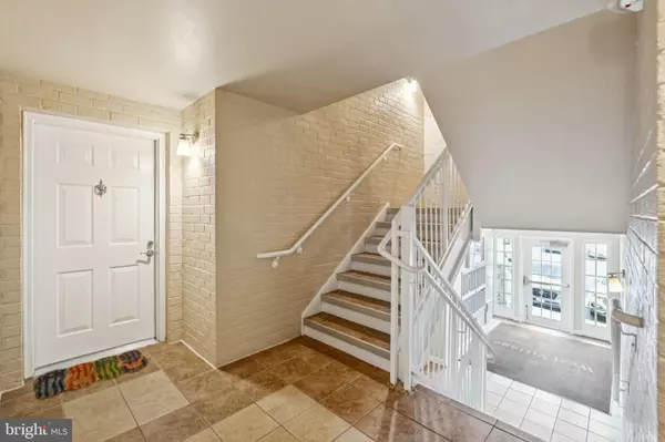 Arlington, VA 22204,4149 S FOUR MILE RUN DR #304