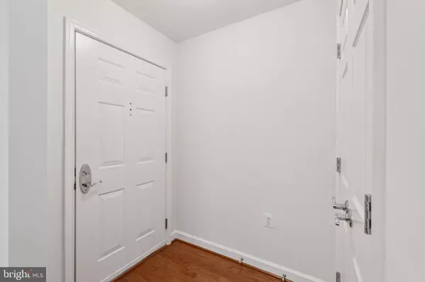 Arlington, VA 22204,4149 S FOUR MILE RUN DR #304