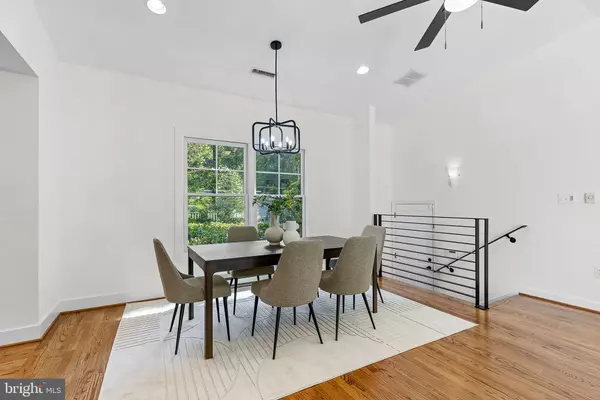 Falls Church, VA 22044,6353 CROSSWOODS DR